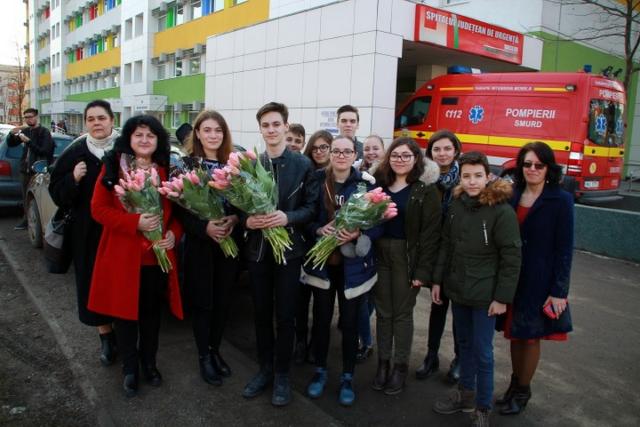 Flori în dar, cu prilejul zilei de 8 martie