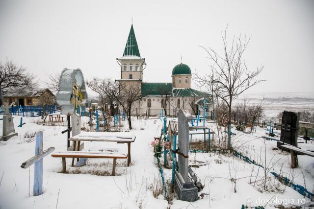 Biserica „Pogorârea Duhului Sfânt” din Răzălăi, Republica Moldova