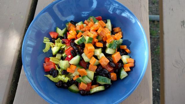 Salată de morcov cu fasole neagră