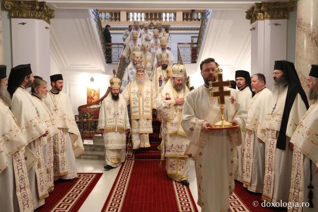 (Foto) Priveghere la sărbătoarea Bunei VestiriIerarhi slujitori la Sfânta Liturghie — Proclamarea Canonizării Sfântului Ierarh Iosif cel Milostiv și a Sfântului Gheorghe Pelerinul