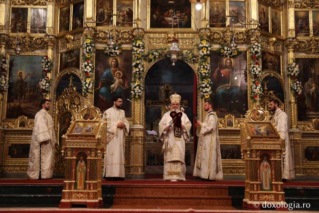 Părintele Patriarh Daniel a oficiat Sfânta Liturghie la Catedrala Mitropolitană din Iași împreună cu 14 ierarhi