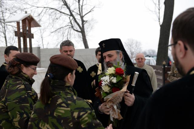 Sfânta Liturghie arhierească şi sfinţire de drapel la unitatea militară din Tătăraşi