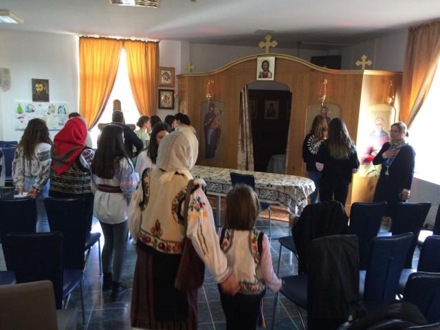 Mărţişoare şi daruri bătrânilor din Piatra Neamţ