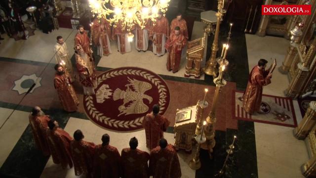IPS Mitropolit Teofan în Sfânta și Marea Joi – „Crucea este așezată în centrul atenției noastre”