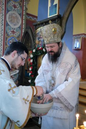 „Să ne iubim unii pe alții, așa cum ne-au iubit părinții și strămoșii noștri, care ne-au lăsat o moștenire de cinste, plătită cu sânge”
