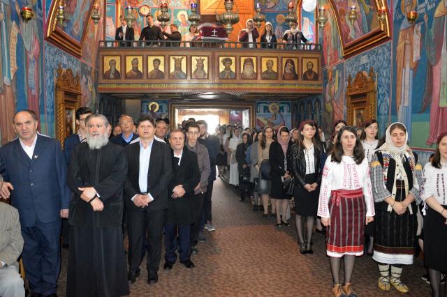 Tineretul Oastei Domnului, în rugăciune la Comănești