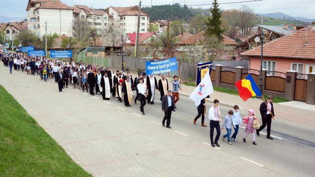Tineretul Oastei Domnului, în rugăciune la Comănești