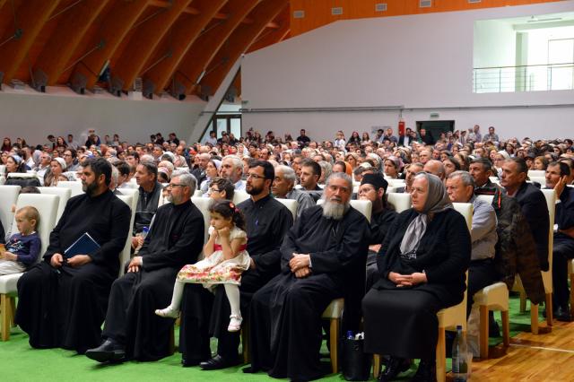 Tineretul Oastei Domnului, în rugăciune la Comănești
