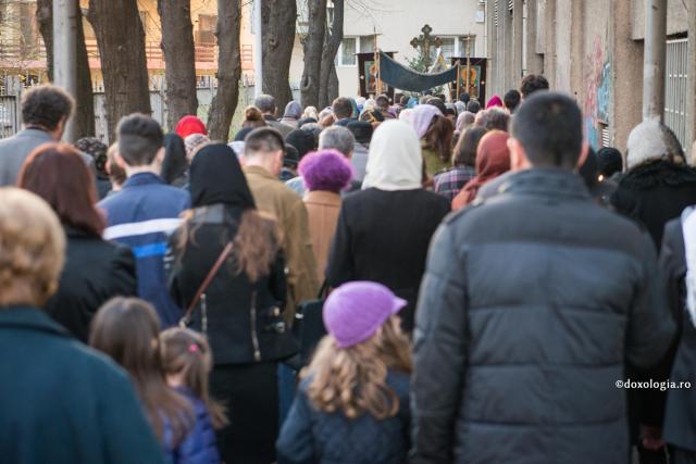 procesiune cu Sfântul Epitaf
