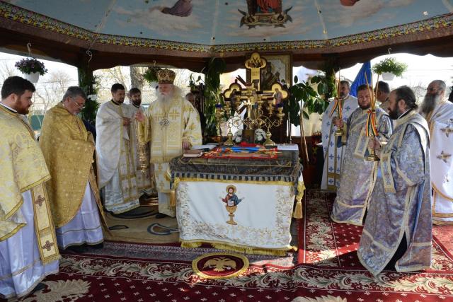 Mii de oameni s-au rugat împreună la Andrieşeni