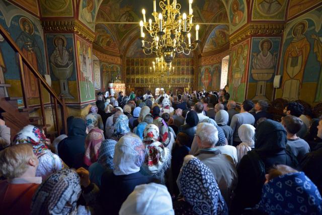 IPS Mitropolit Teofan: „Mântuitorul s-a arătat femeilor mironosițe pentru prima dată, răsplătindu-le devotamentul lor, credința și curajul”