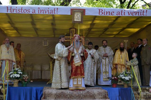 Mitropolitul Moldovei și Bucovinei dimpreună cu sute de botoșăneni la sărbătoarea Sfântului Mucenic Gheorghe