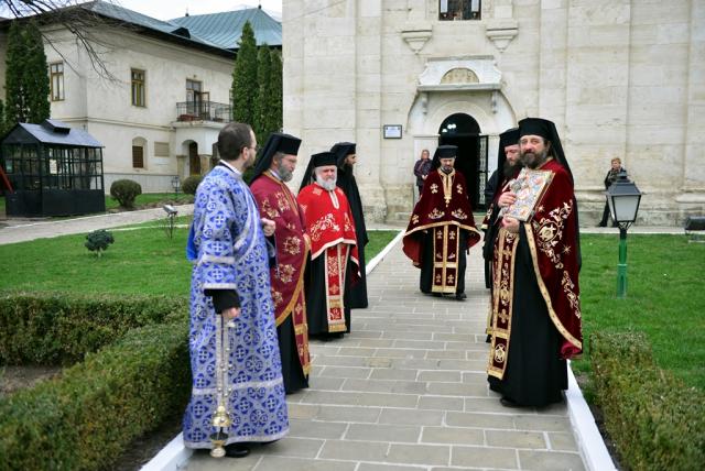 IPS Mitropolit Teofan în Sfânta și Marea Joi – „Crucea este așezată în centrul atenției noastre”