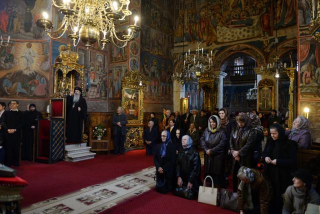 IPS Mitropolit Teofan în Sfânta și Marea Joi – „Crucea este așezată în centrul atenției noastre”