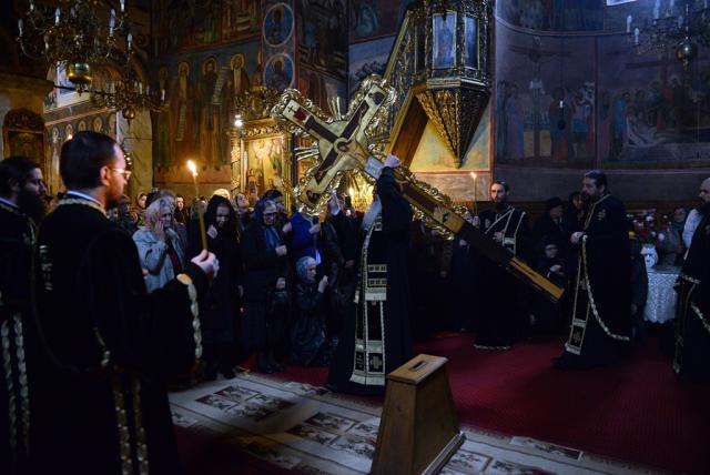 IPS Mitropolit Teofan în Sfânta și Marea Joi – „Crucea este așezată în centrul atenției noastre”