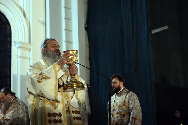 Slujba Sfintelor Paști la Catedrala Mitropolitană – „Hristos a înviat și S-a făcut început al învierii noastre”