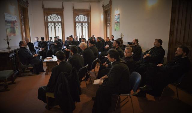 (Video) Liturghie arhierească la cursurile pentru obținerea gradelor în preoție de la Miclăușeni