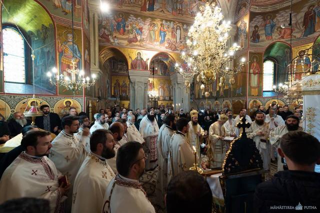 Sărbătoarea Sfântului Iacob Putneanu la Mănăstirea Putna: „De la Sfântul Iacob învățăm cele ale Școlii și cele ale Bisericii”