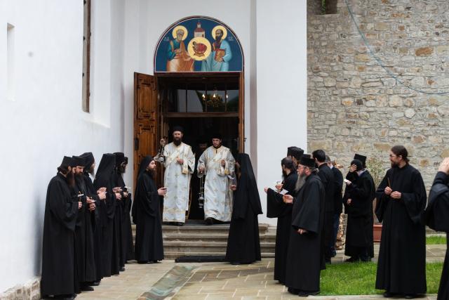 Sărbătoarea Sfântului Iacob Putneanu la Mănăstirea Putna: „De la Sfântul Iacob învățăm cele ale Școlii și cele ale Bisericii”