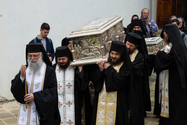 Sărbătoarea Sfântului Iacob Putneanu la Mănăstirea Putna: „De la Sfântul Iacob învățăm cele ale Școlii și cele ale Bisericii”
