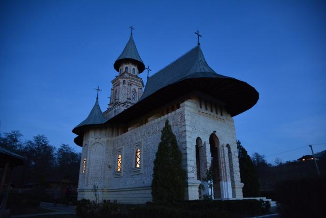 Mănăstirea Vlădiceni îşi serbează hramul