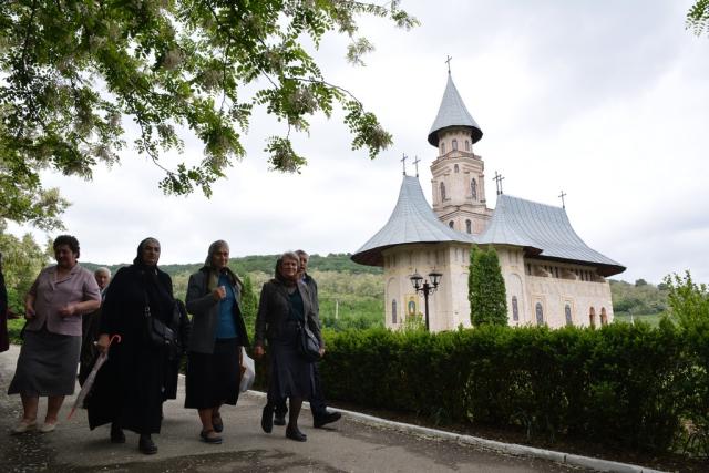 Sfântul Ioan Evanghelistul serbat la Mănăstirea Vlădiceni
