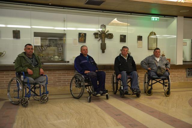 Episcopia Ortodoxă Română a Italiei a donat la Iaşi cărucioare persoanelor cu dizabilităţia
