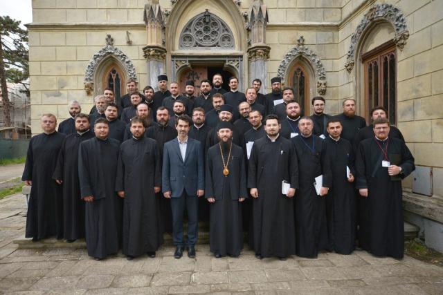 PS Damaschin Dorneanul s-a adresat preoţilor prezenţi la cursurile preoţeşti de la Miclăuşeni: „Un duhovnic bun este acela care a fost ucenic bun“
