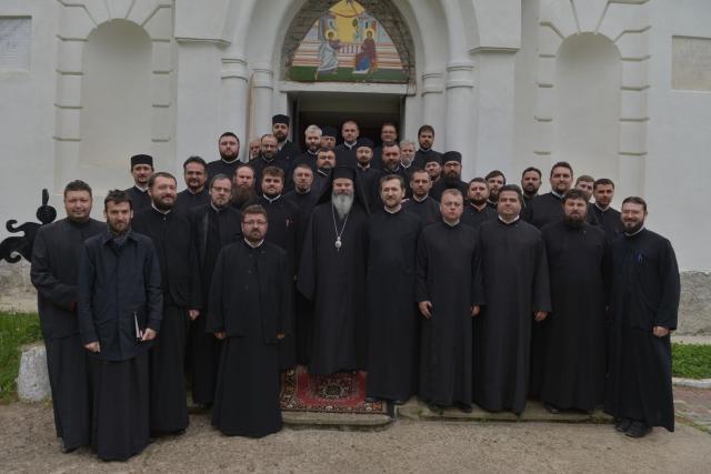 La Miclăușeni continuă cursurile preoțești de formare profesională