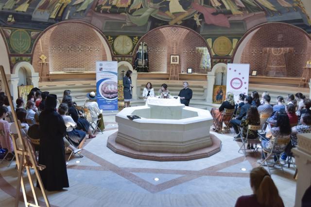 Dezbatere publică pe tema „Familia în societatea contemporană” la Muzeul Mitropolitan