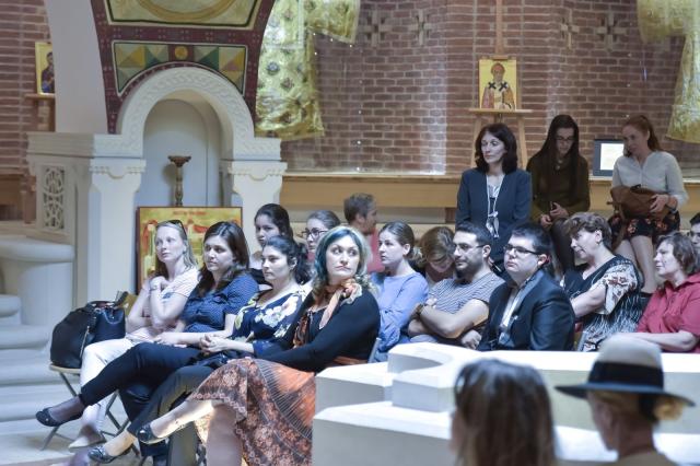 Dezbatere publică pe tema „Familia în societatea contemporană” la Muzeul Mitropolitan