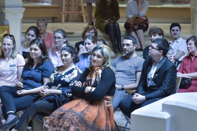 Dezbatere publică pe tema „Familia în societatea contemporană” la Muzeul Mitropolitan