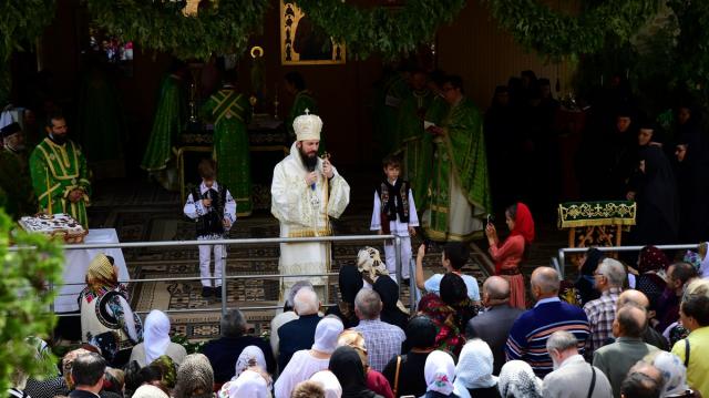 Comuniune la hramul Mănăstirii Dragomirna