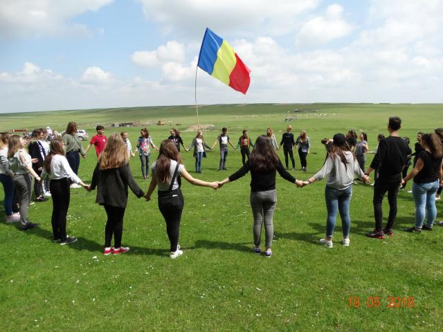 Ieșire câmpenească și bucurie pentru 125 de tineri din Botoșani
