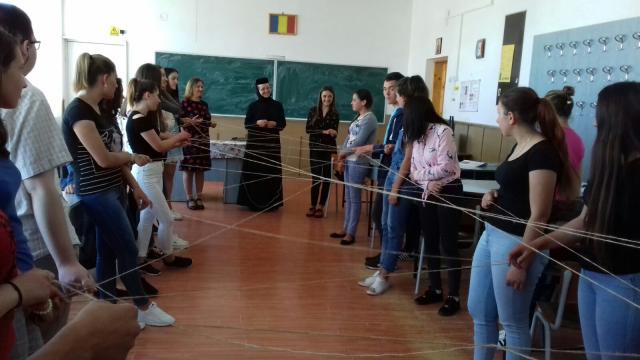 Predarea orei de asistență socială demarata de studenți ai Facultății de Teologie Ortodoxă din Iași