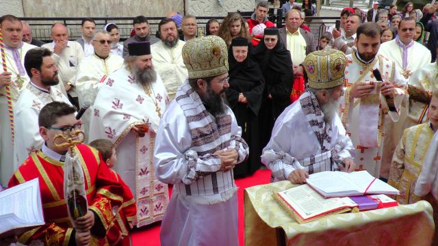 Târnosire de biserică și Sfânta Liturghie arhierească la Centrul de plasament din Gura Humorului