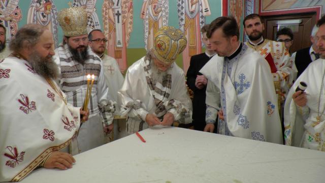 Târnosire de biserică și Sfânta Liturghie arhierească la Centrul de plasament din Gura Humorului