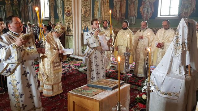 IPS Părinte Arhiepiscop Pimen prezent la hramul Parohiei Slătioara