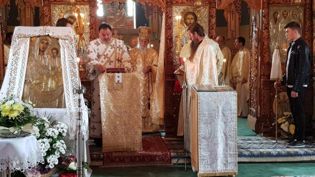 IPS Părinte Arhiepiscop Pimen prezent la hramul Parohiei Slătioara