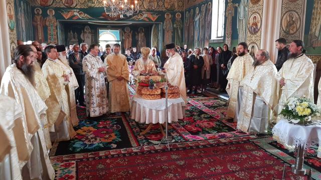 IPS Părinte Arhiepiscop Pimen prezent la hramul Parohiei Slătioara