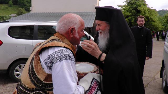 IPS Părinte Arhiepiscop Pimen prezent la hramul Parohiei Slătioara