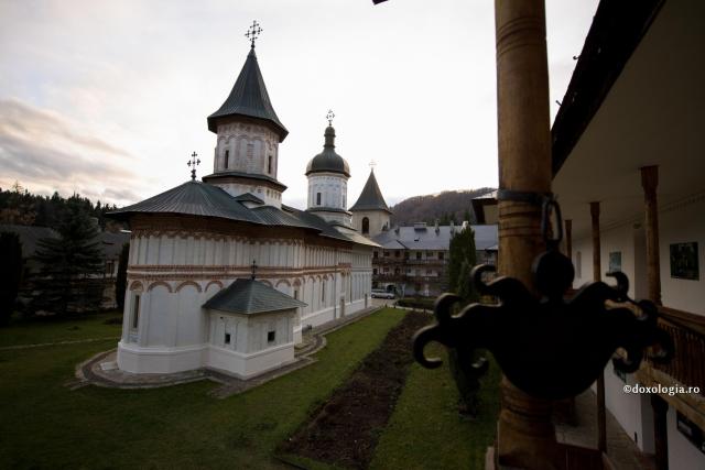 Isihasmul paisian – rugăciune, studiu biblic și patristic