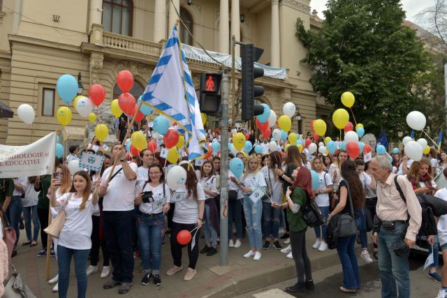 IPS Mitropolit Teofan prezent la Marșul Absolvenților 2018: „Dumnezeu vrea să fiți mulțumiți de tot ceea ce ați învățat”