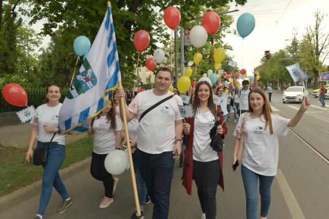 IPS Mitropolit Teofan prezent la Marșul Absolvenților 2018: „Dumnezeu vrea să fiți mulțumiți de tot ceea ce ați învățat”