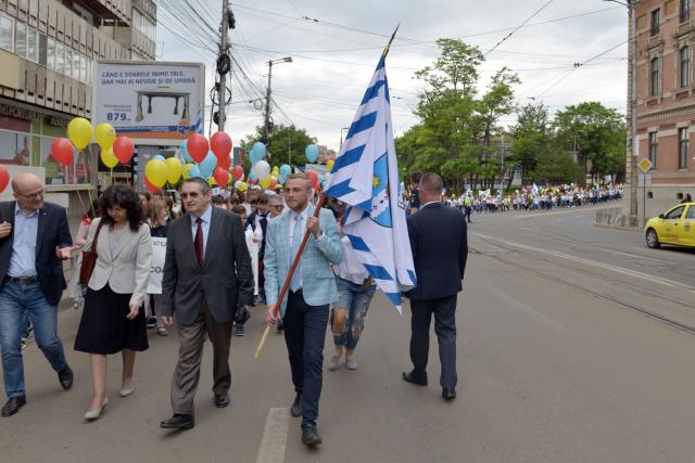 IPS Mitropolit Teofan prezent la Marșul Absolvenților 2018: „Dumnezeu vrea să fiți mulțumiți de tot ceea ce ați învățat”