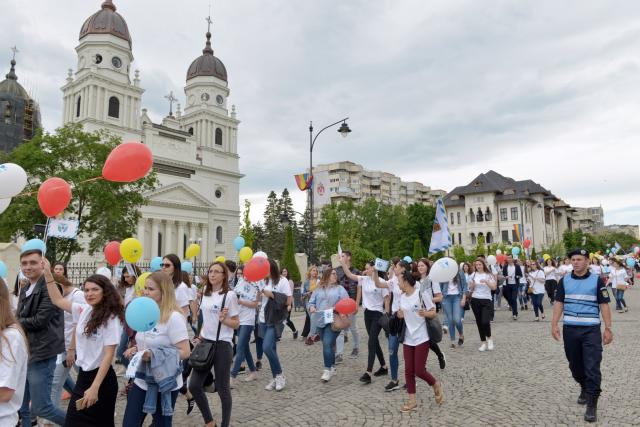 IPS Mitropolit Teofan prezent la Marșul Absolvenților 2018: „Dumnezeu vrea să fiți mulțumiți de tot ceea ce ați învățat”