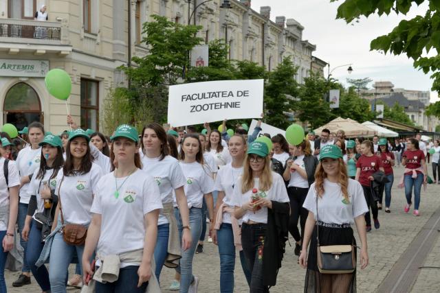 IPS Mitropolit Teofan prezent la Marșul Absolvenților 2018: „Dumnezeu vrea să fiți mulțumiți de tot ceea ce ați învățat”