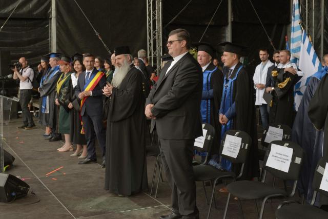 IPS Mitropolit Teofan prezent la Marșul Absolvenților 2018: „Dumnezeu vrea să fiți mulțumiți de tot ceea ce ați învățat”