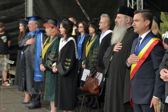 IPS Mitropolit Teofan prezent la Marșul Absolvenților 2018: „Dumnezeu vrea să fiți mulțumiți de tot ceea ce ați învățat”