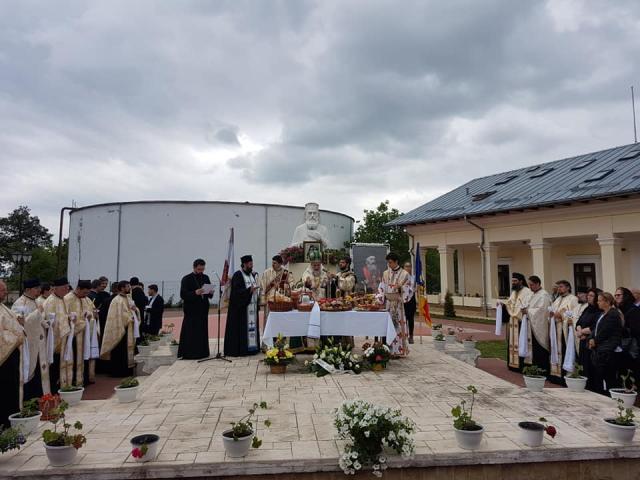 Episcopul Melchisedec Ştefănescu, evocat la Roman